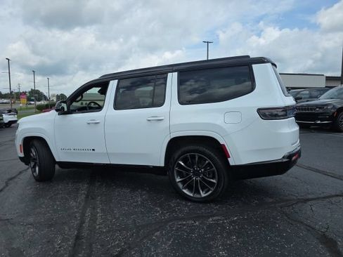 Used 2025 Jeep Grand Wagoneer Series III w/ Rear Seat Video Group 1 AWD/4WD image 4