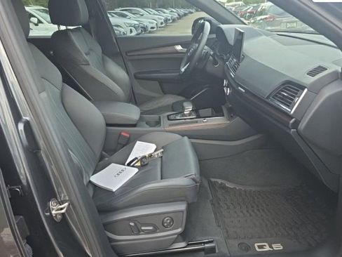 Used 2023 Audi Q5 2.0T Premium w/ Convenience Package AWD/4WD image 11