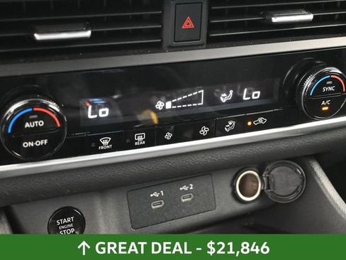 Used 2025 Nissan Rogue SV AWD/4WD image 26