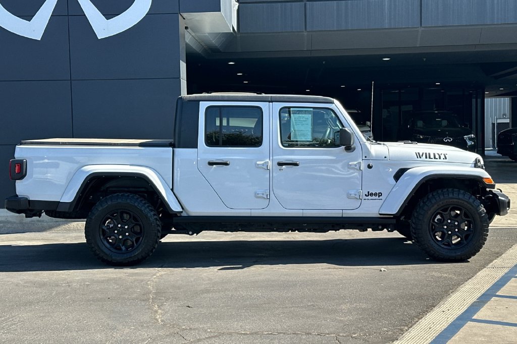 Used 2023 Jeep Gladiator Sport AWD/4WD image 3