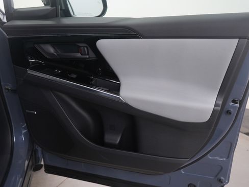 Certified 2023 Subaru Solterra Limited image 9