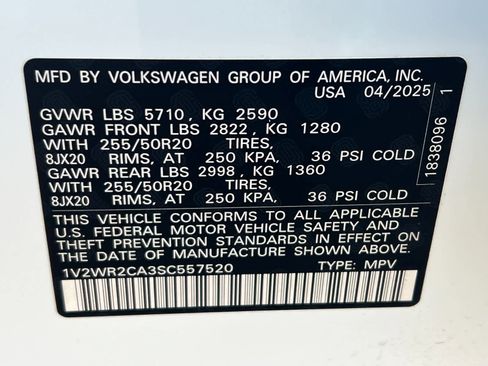 Used 2025 Volkswagen Atlas SE image 32