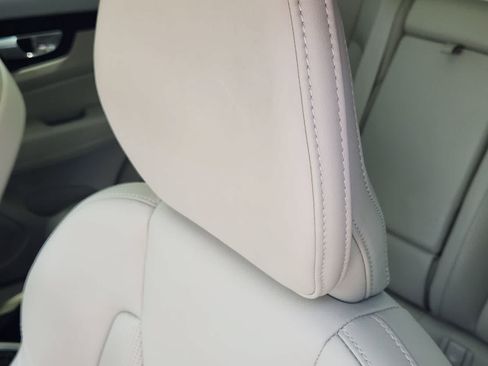 Used 2023 Volvo XC60 B5 Ultimate w/ Climate Package FWD image 13