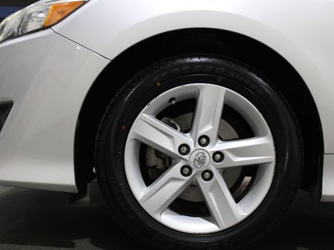 Used 2014 Toyota Camry SE image 7