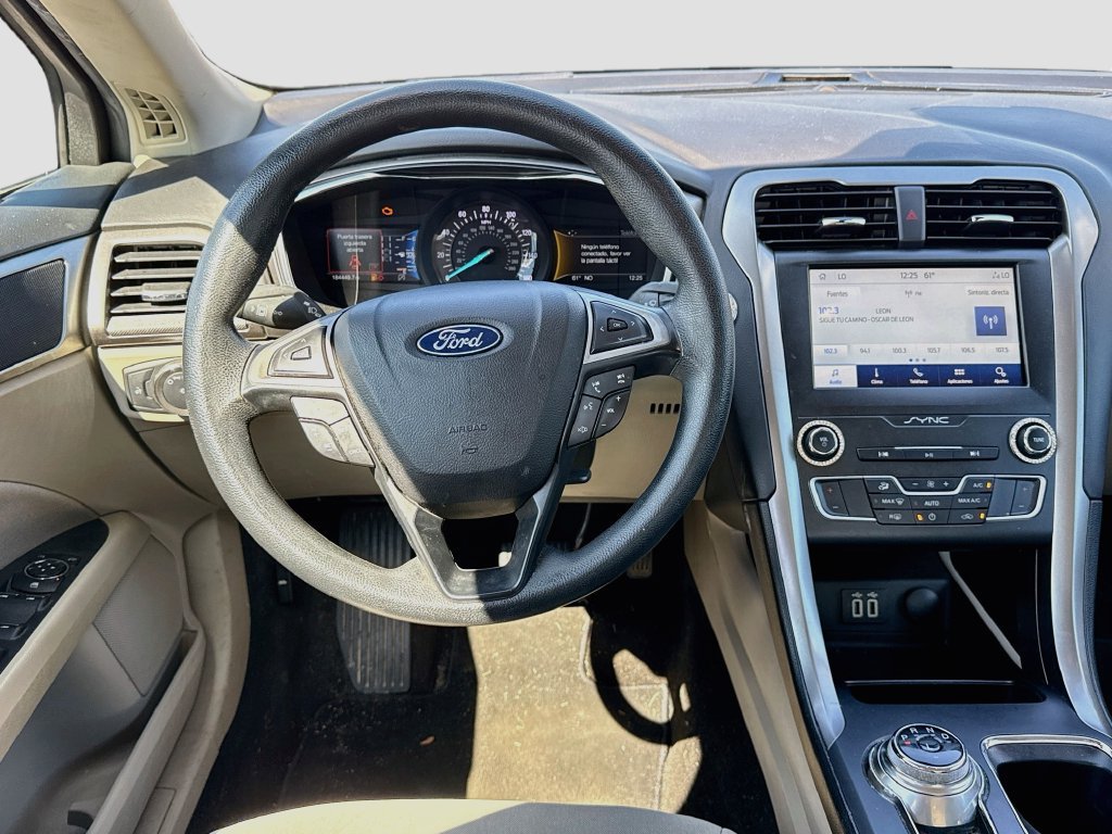Used 2020 Ford Fusion SE FWD image 29