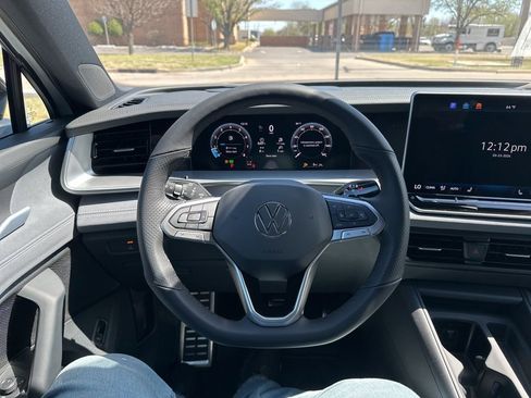 New 2026 Volkswagen Tiguan SE R-Line AWD/4WD image 8