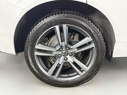 Used 2019 Volvo XC60 T6 Momentum w/ Premium Package AWD/4WD image 35