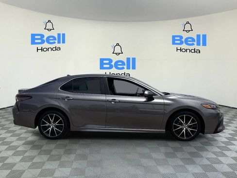 Used 2021 Toyota Camry SE FWD image 5