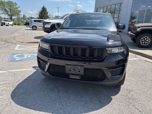 New 2025 Jeep Grand Cherokee Altitude AWD/4WD image 10