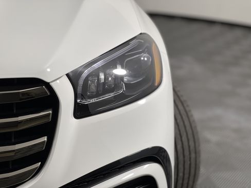 New 2026 Mercedes-Benz GLS 580 4MATIC image 7