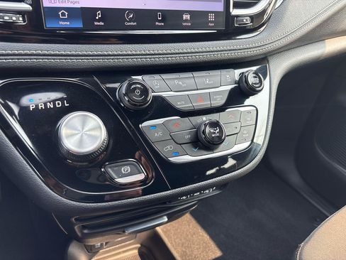 Used 2023 Chrysler Pacifica Touring FWD image 23