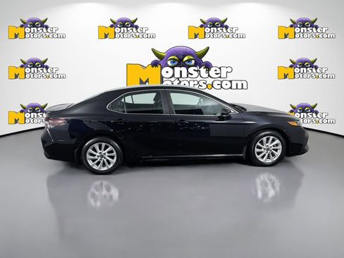 Used 2021 Toyota Camry SE image 4