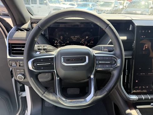 Used 2025 GMC Yukon XL Denali AWD/4WD image 38