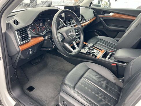 Used 2021 Audi Q5 Premium w/ Convenience Package image 5