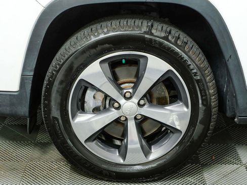 Used 2020 Jeep Cherokee Limited AWD/4WD image 41