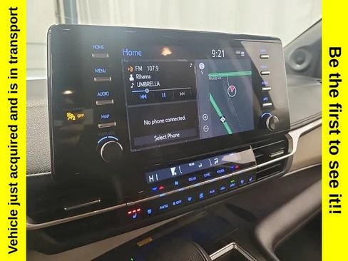 Used 2021 Toyota Sienna Limited image 7