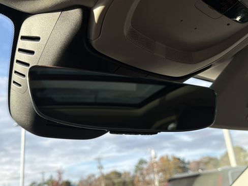 Certified 2025 Volvo XC60 B5 Plus image 19