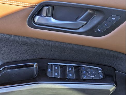 Used 2023 Nissan Pathfinder Platinum image 10