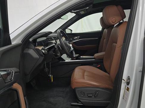 Used 2024 Audi Q8 e-tron Premium Plus image 6