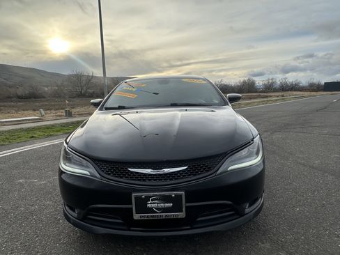Used 2016 Chrysler 200 S image 4