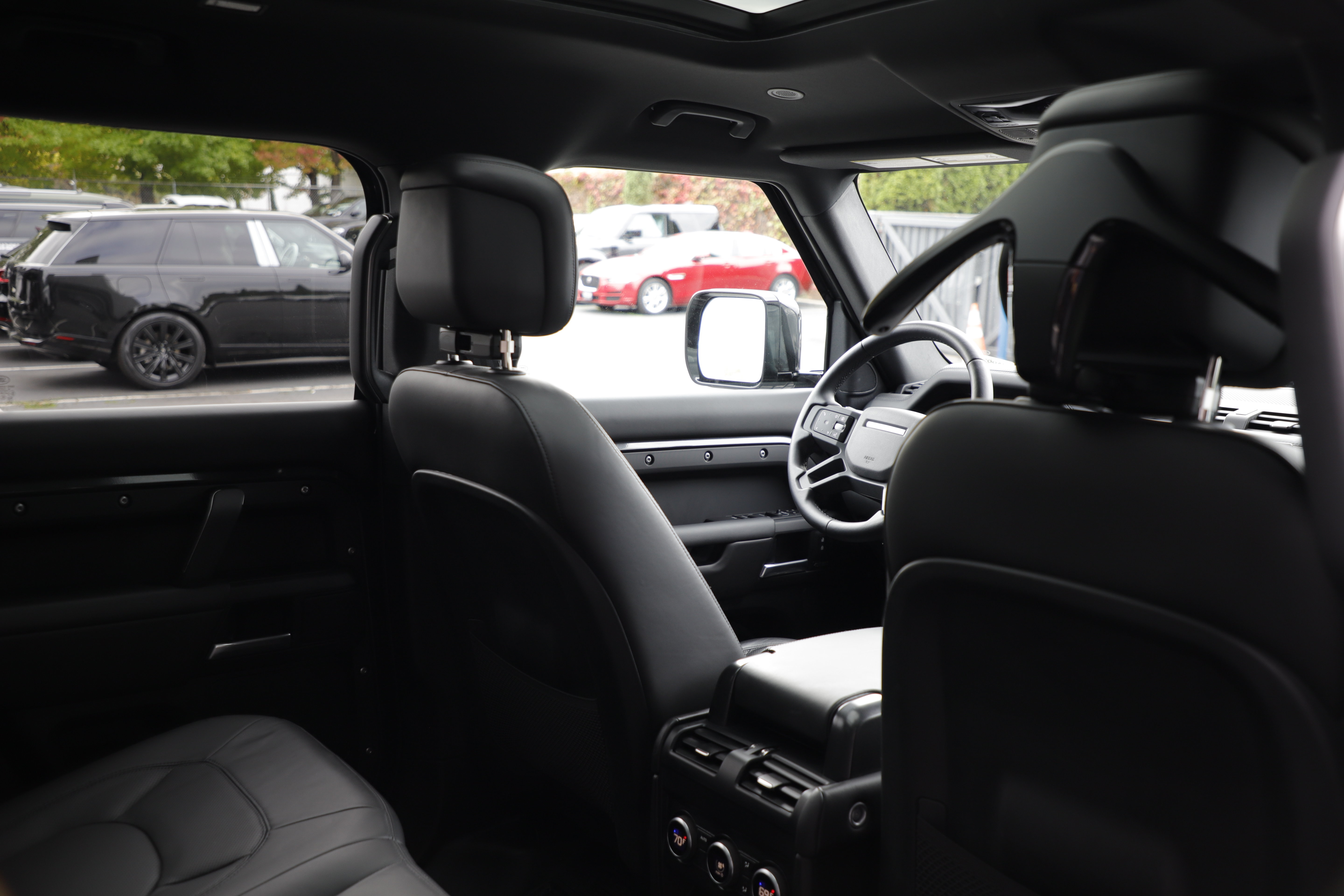 Certified 2025 Land Rover Defender 130 X-Dynamic SE AWD/4WD image 11