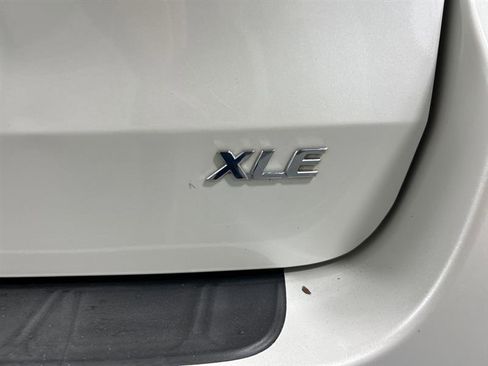 Used 2015 Toyota Sienna XLE image 9