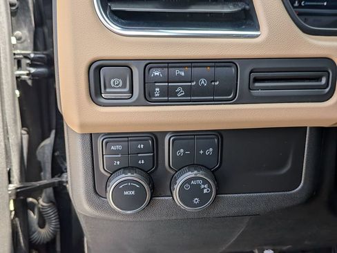 Used 2024 Chevrolet Suburban Premier AWD/4WD image 18