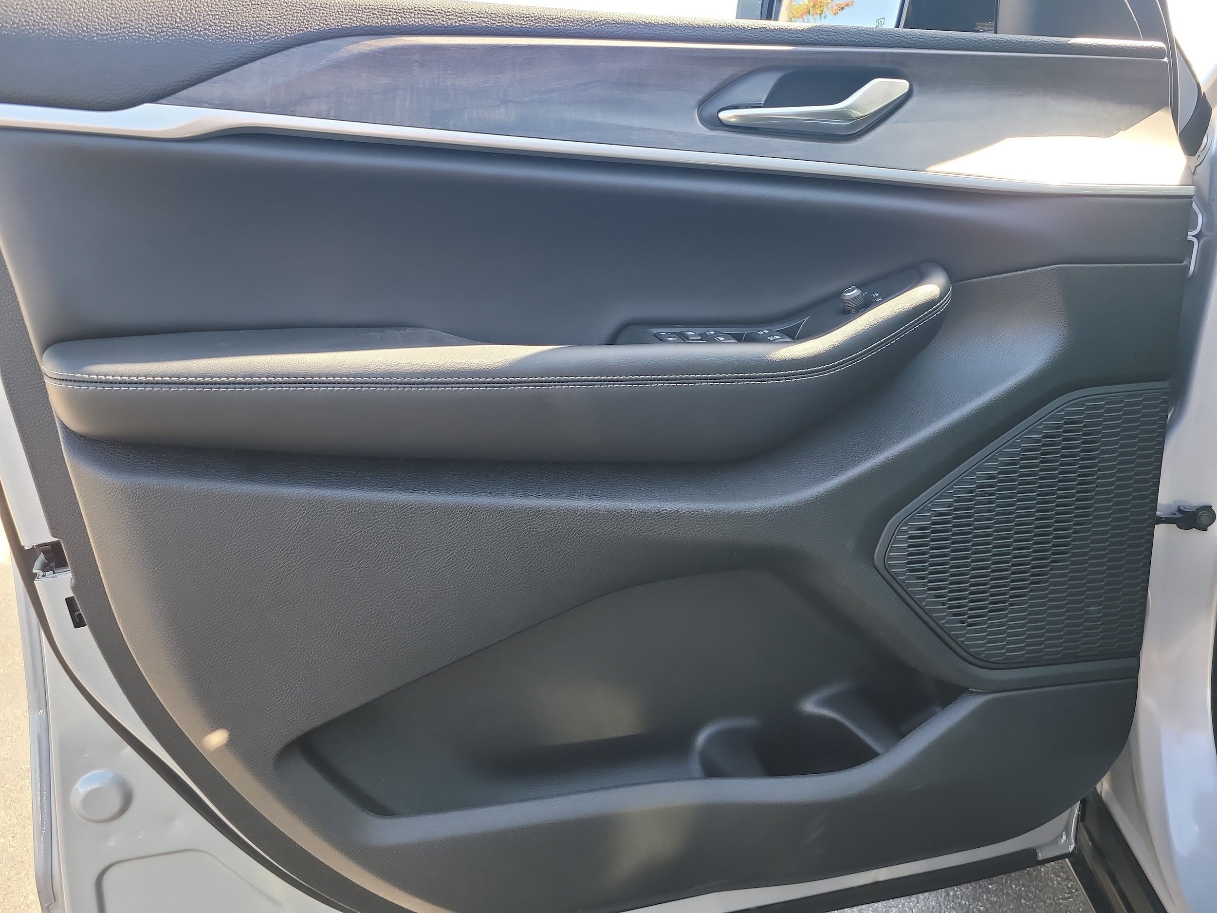 New 2026 Jeep Grand Cherokee Altitude RWD image 12