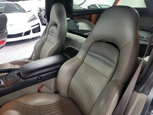 Used 2003 Chevrolet Corvette Coupe RWD image 16