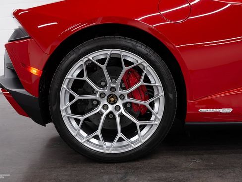 Used 2023 Lamborghini Huracan EVO image 18