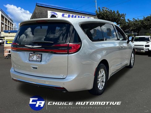 Used 2026 Chrysler Pacifica Select FWD image 8