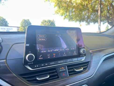 Used 2024 Nissan Altima 2.5 SV image 21