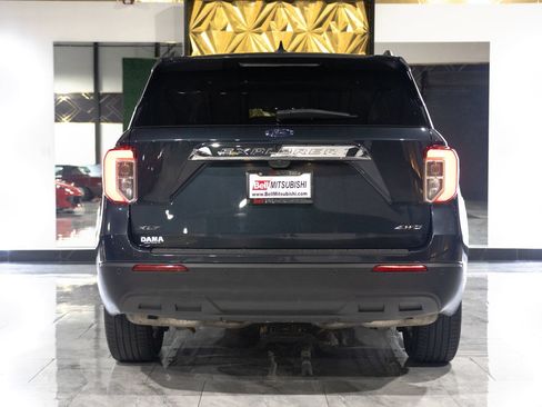 Used 2023 Ford Explorer XLT AWD/4WD image 8