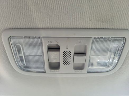 Used 2018 Honda HR-V EX image 18