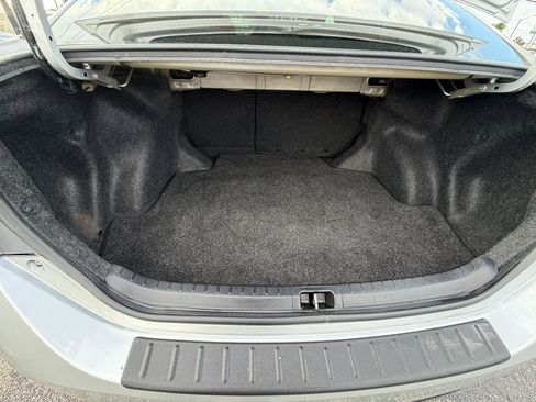 Used 2018 Toyota Corolla LE image 16