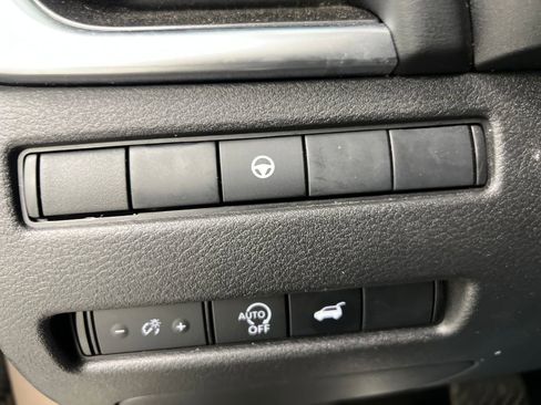 Used 2025 Nissan Rogue SV AWD/4WD image 37