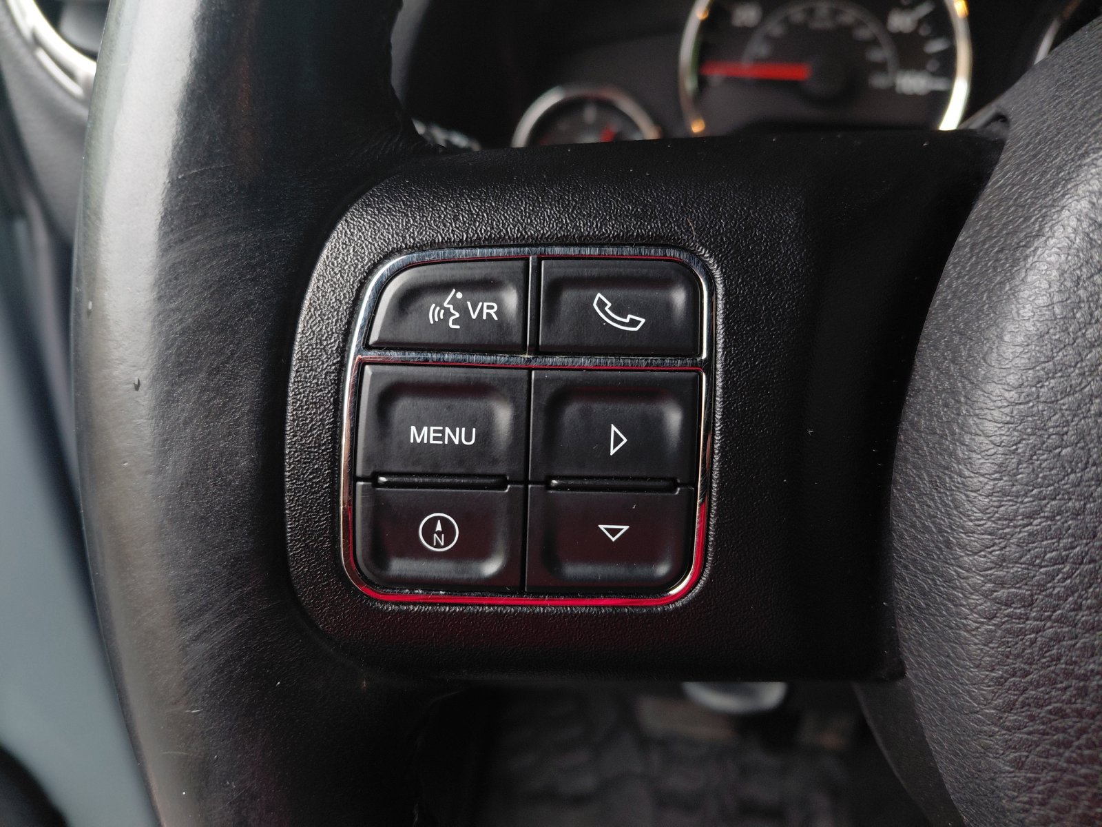 Used 2015 Jeep Wrangler Unlimited Sahara w/ Connectivity Group AWD/4WD image 5