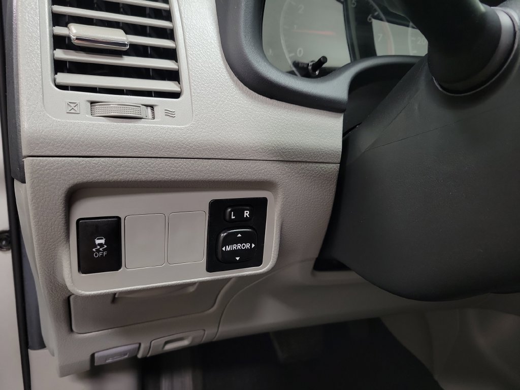 Used 2013 Toyota Corolla LE FWD image 24