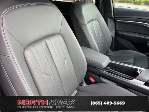 Used 2023 Audi e-tron Premium Plus w/ Premium Plus Package image 28