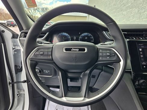 Used 2023 Jeep Grand Cherokee Laredo w/ Luxury Tech Group I AWD/4WD image 17