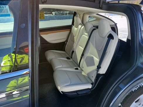 Used 2018 Tesla Model X 75D image 7