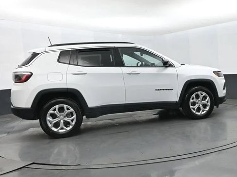 Used 2024 Jeep Compass Latitude AWD/4WD image 4