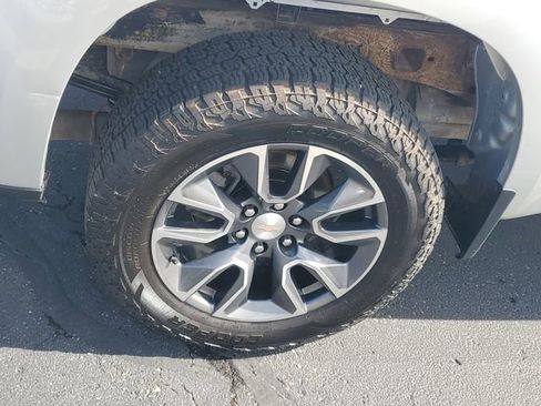 Certified 2022 Chevrolet Silverado 1500 LT AWD/4WD image 5