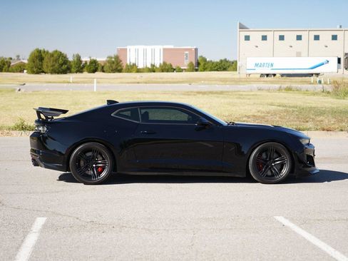 Used 2019 Chevrolet Camaro ZL1 RWD image 4