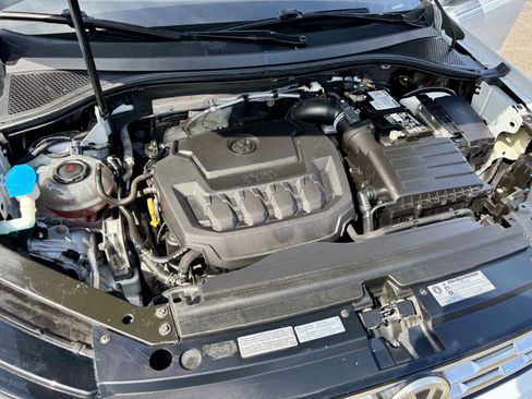 Used 2018 Volkswagen Tiguan SEL AWD/4WD image 18