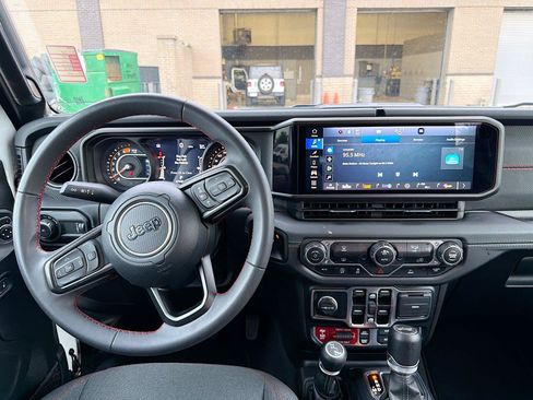 Used 2024 Jeep Wrangler Unlimited Rubicon AWD/4WD image 19