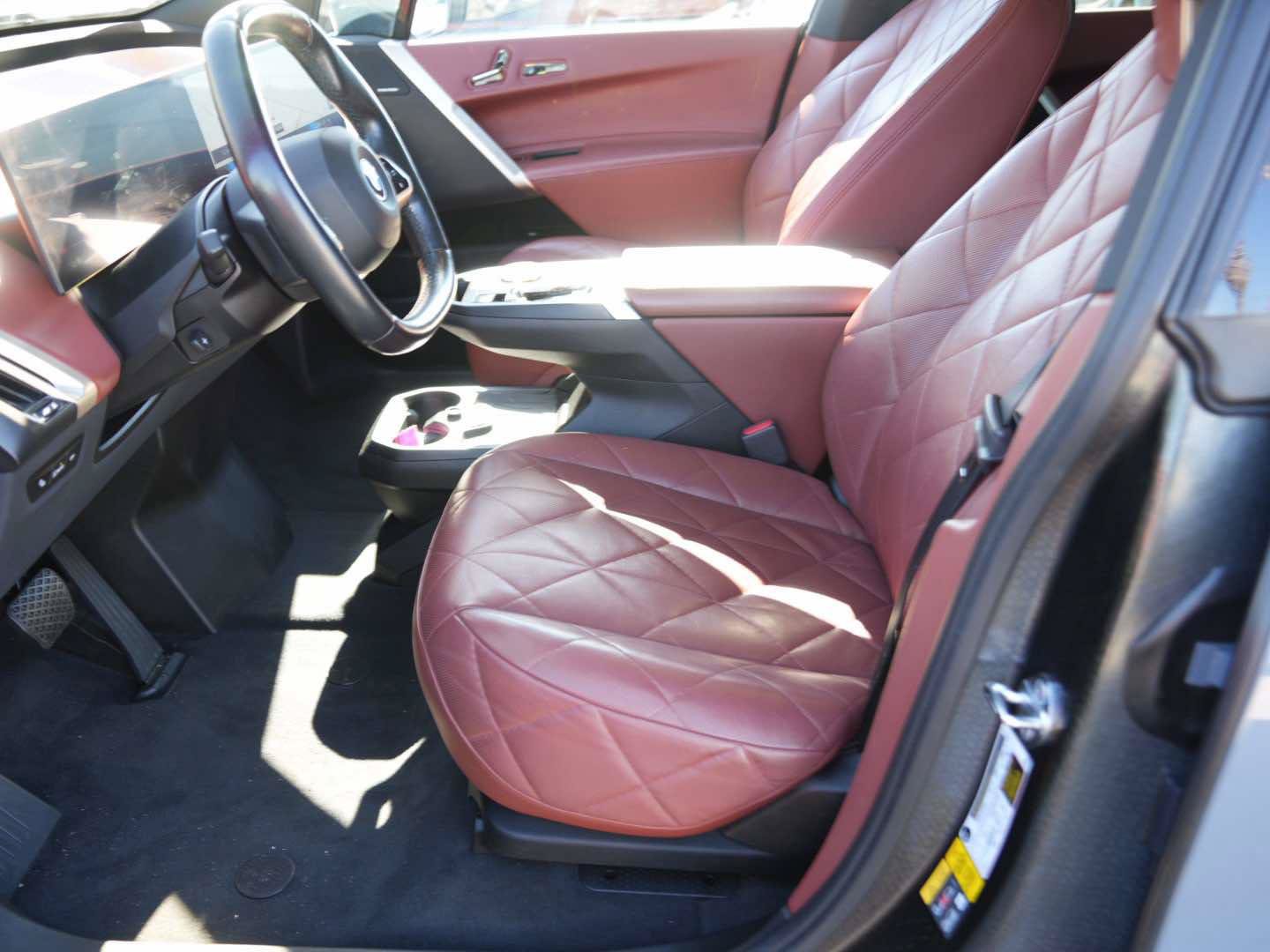 Used 2024 BMW iX xDrive50 w/ Premium Package AWD/4WD image 16