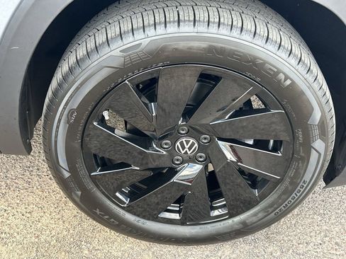 New 2026 Volkswagen Atlas SE FWD image 6