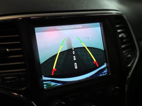 Used 2018 Jeep Grand Cherokee Altitude image 22