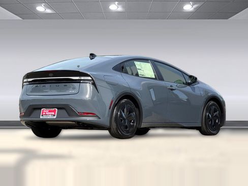 New 2026 Toyota Prius Plug-In Hybrid FWD image 3